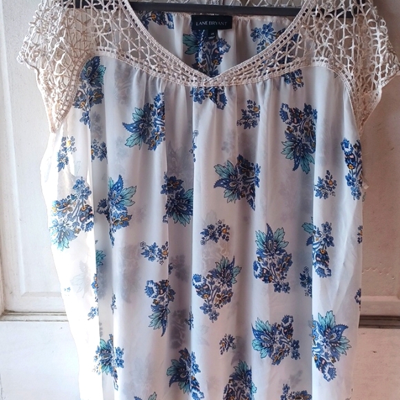 Lane Bryant White Sheer Embroidered Blue Floral 💙 size 20 Short Sleeve Blouse - Picture 9 of 9